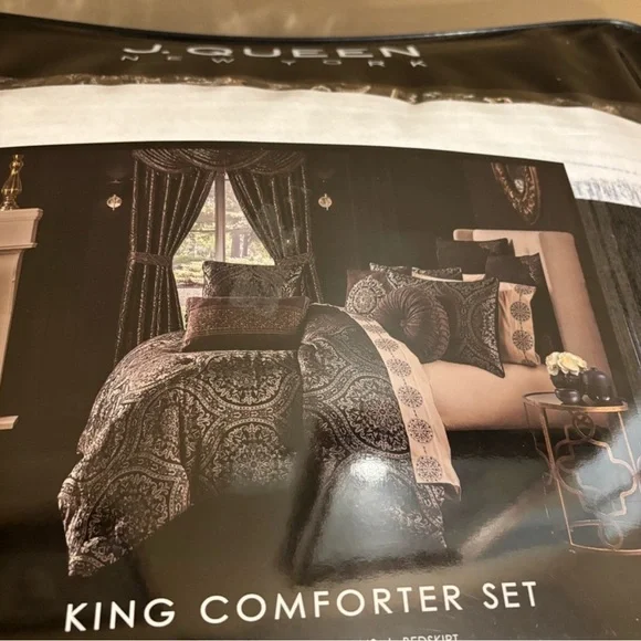 Luxurious Paisley Comforter Set in Brown and Cream